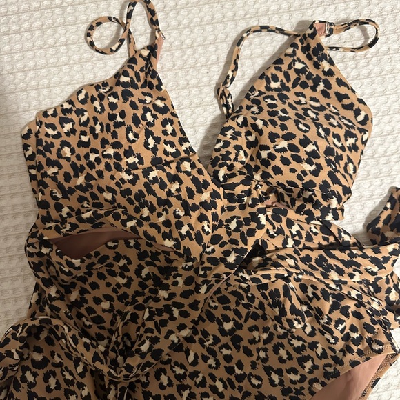 Aerie Medium Leopard Wrap One Piece Swimsuit - Picture 4 of 6